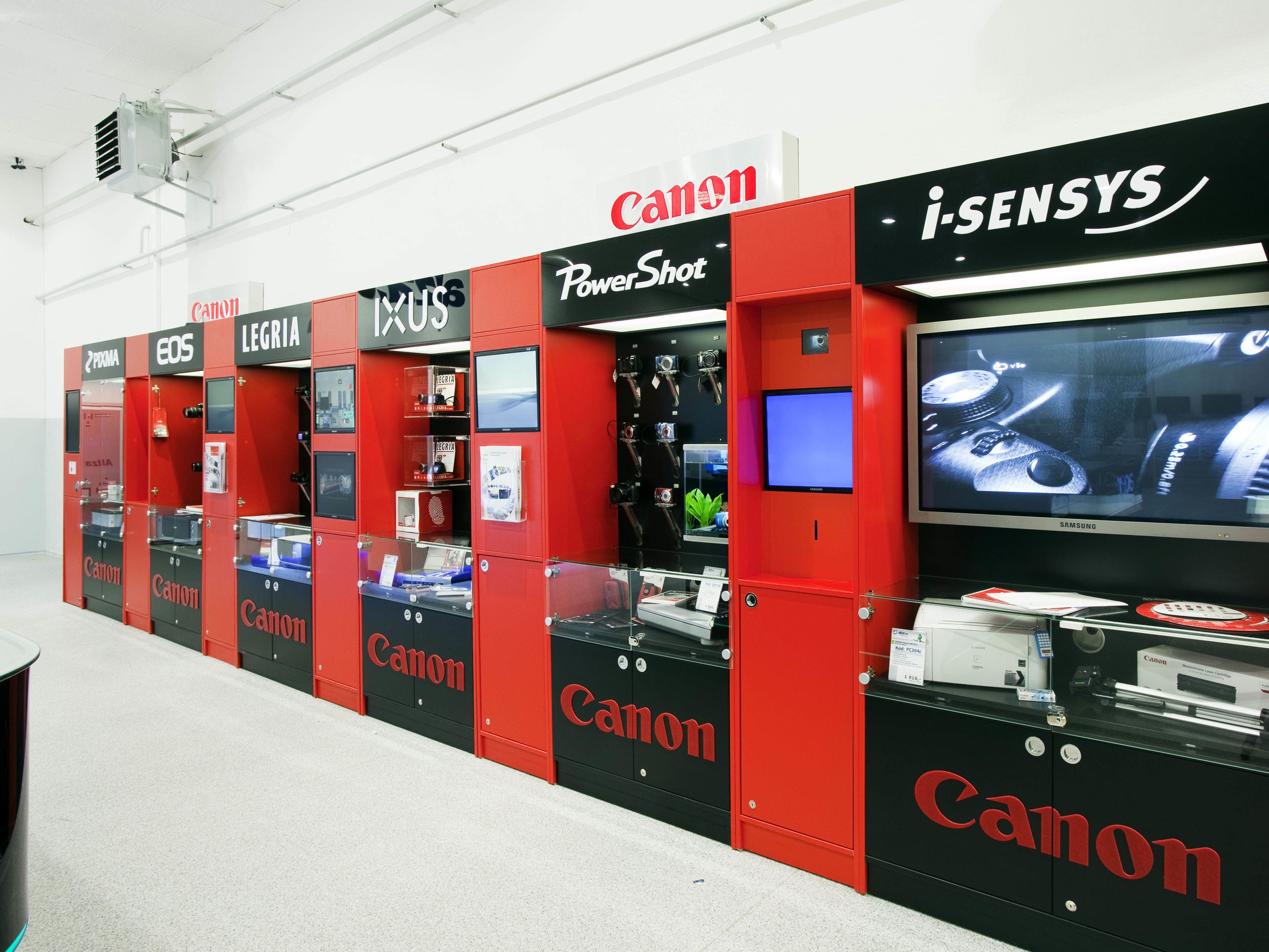 Design a výroba prodejního stojanu pro značku Canon