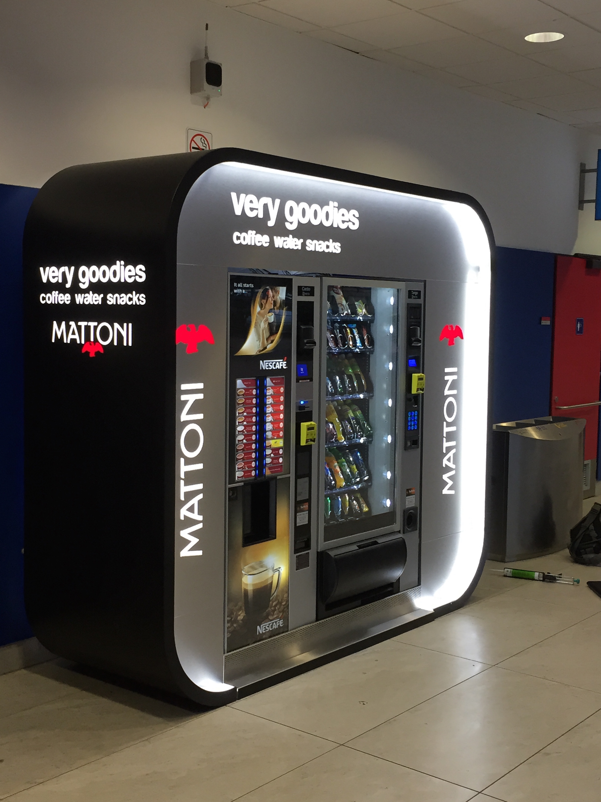 Redesign prodejních automatů na Letišti Václava Havla pro značku Mattoni